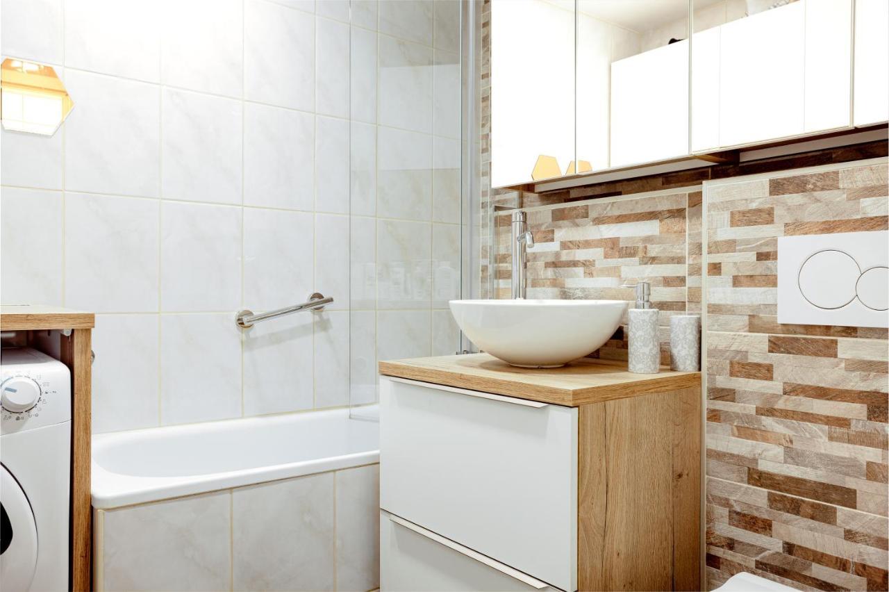 Elegant 1-Bedroom Apartment Near Hill Forest ลูบลิยานา ภายนอก รูปภาพ