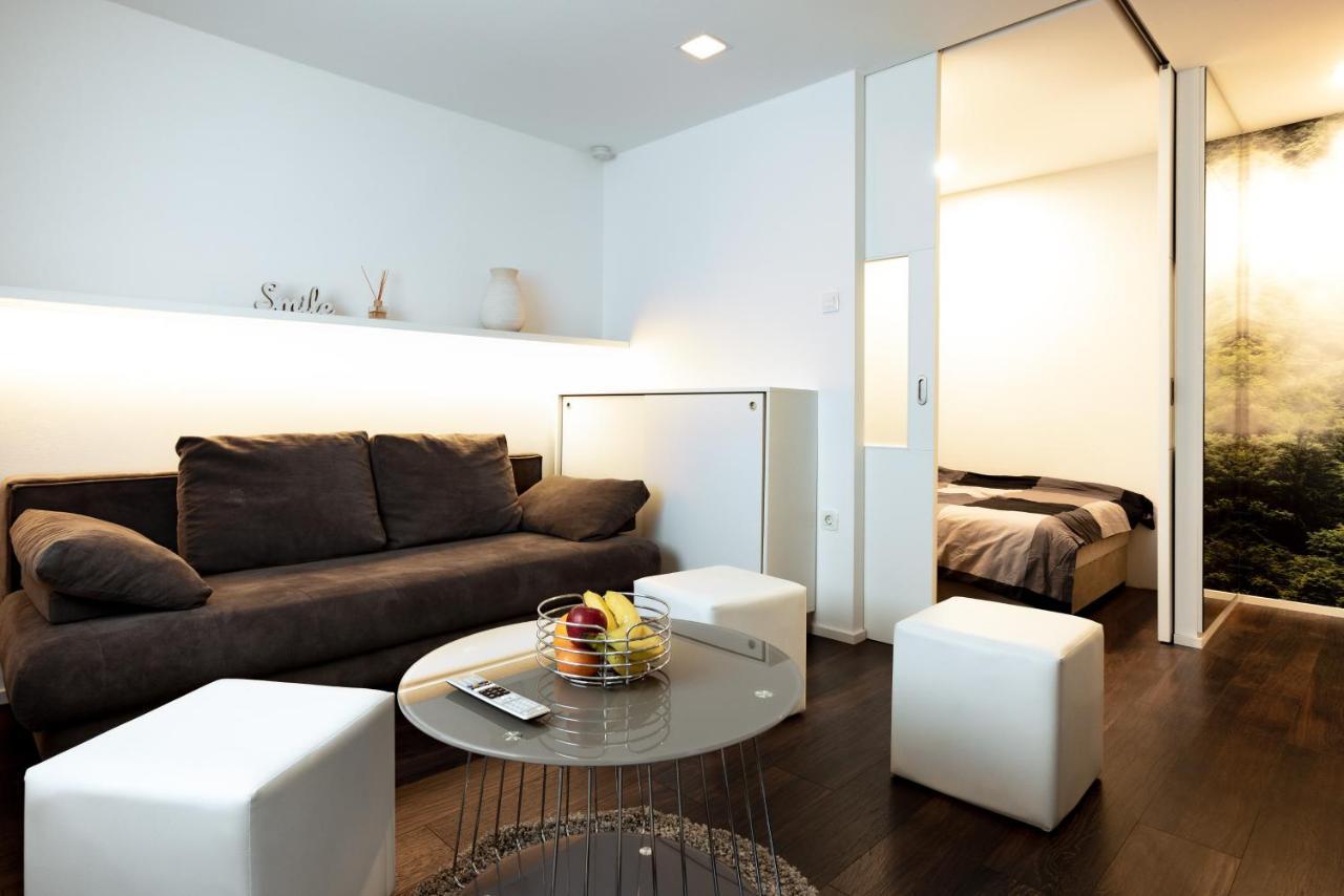 Elegant 1-Bedroom Apartment Near Hill Forest ลูบลิยานา ภายนอก รูปภาพ